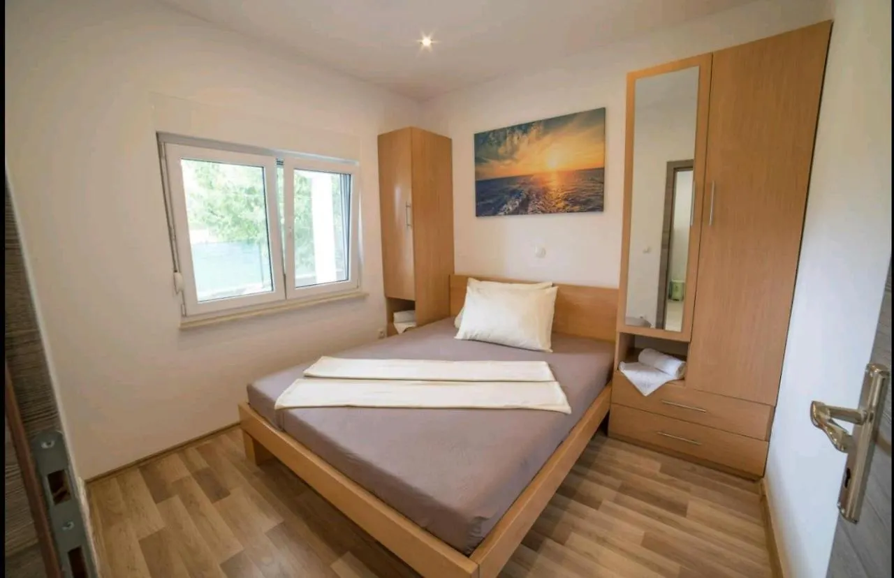 Apartment Apartman Vukadin Croatia