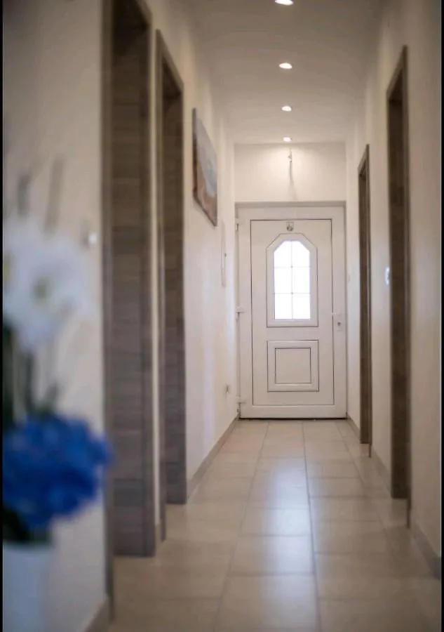 Apartman Vukadin Apartment